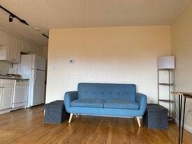 148 S Emerson St, Unit 304 in Denver, CO - Building Photo