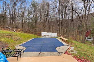 8 Glenview Dr in Sherman, CT - Building Photo - Building Photo