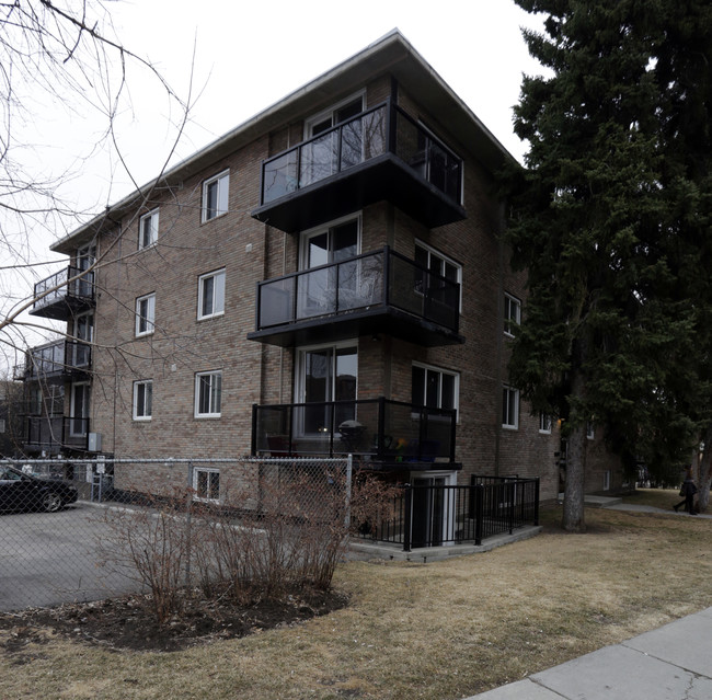 1230 Cameron Ave SW in Calgary, AB - Building Photo - Primary Photo