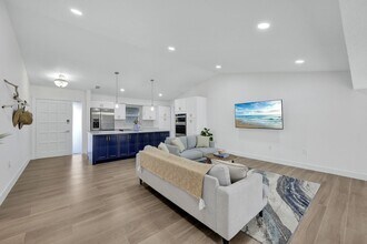 852 Rabbit Rd in Sanibel, FL - Foto de edificio - Building Photo