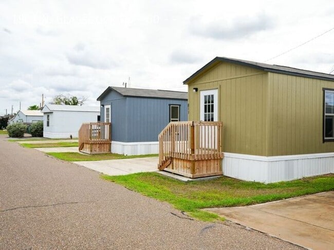 property at 1901 N Glasscock Rd