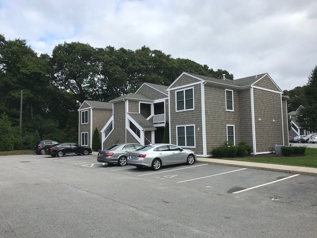 Forest Pond Condominiums in Warwick, RI - Building Photo