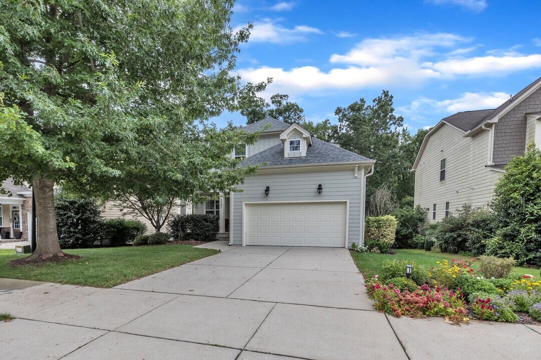 2121 Longmont Dr in Wake Forest, NC - Foto de edificio