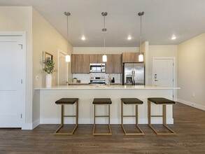 Momentum at First Creek in Denver, CO - Foto de edificio - Building Photo