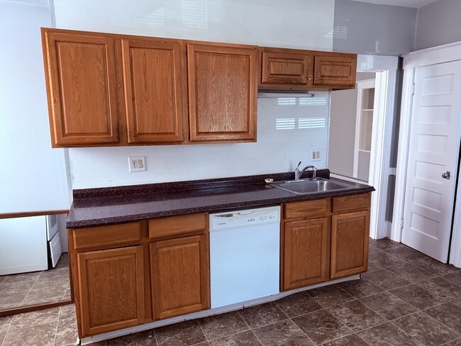 14 E Main St in Plainville, CT - Building Photo - Building Photo