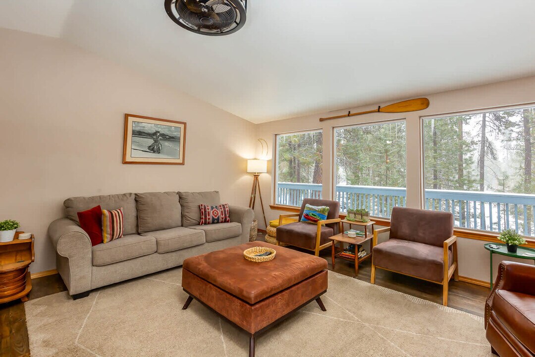 17184 Island Loop Way in Bend, OR - Building Photo