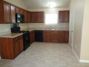 8002 Big Oak Dr in Texas City, TX - Building Photo - Building Photo