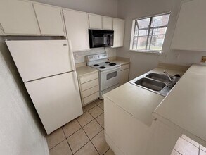 7901 Cambridge St in Houston, TX - Building Photo - Building Photo