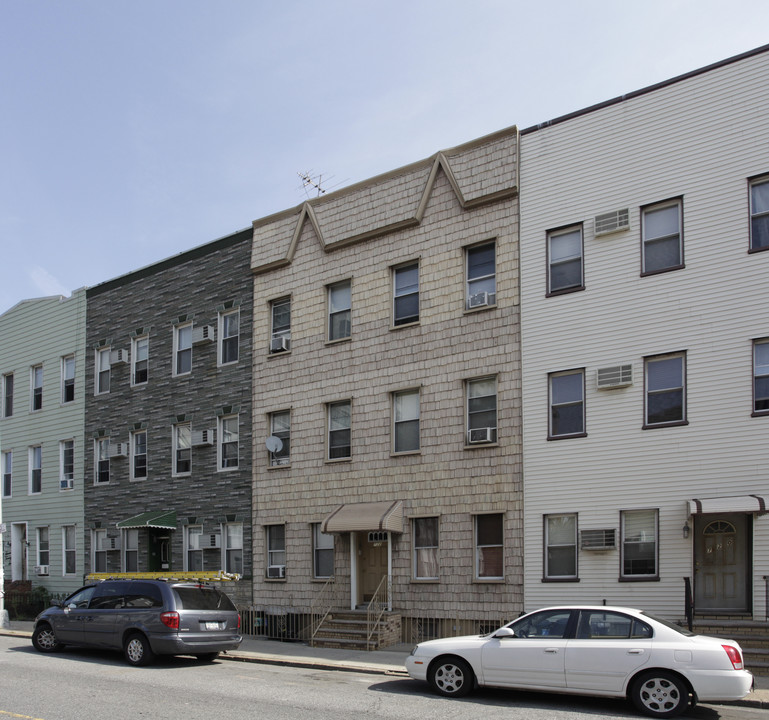 722 Lorimer St in Brooklyn, NY - Building Photo