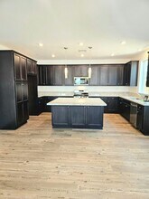 1832 Chandler Dr in Brentwood, CA - Foto de edificio - Building Photo