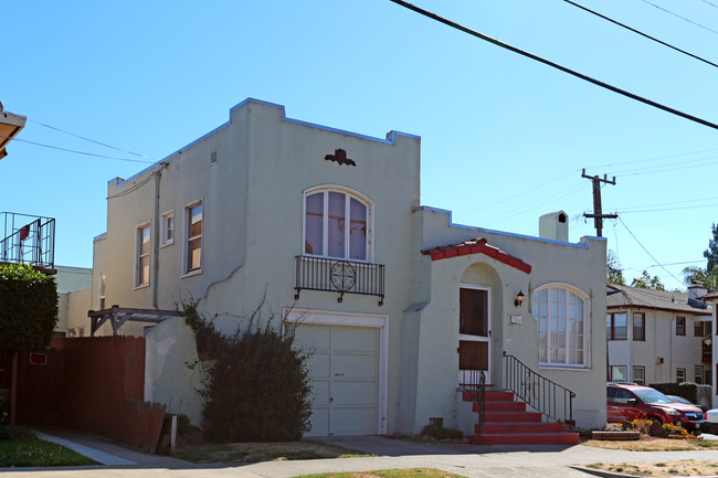 205 Chumalia St in San Leandro, CA - Building Photo - Building Photo