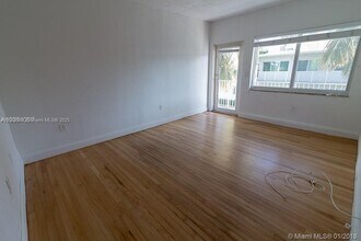 7207 Bay Dr in Miami Beach, FL - Foto de edificio - Building Photo