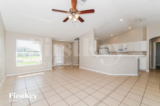 200 SW 14th Ave in Cape Coral, FL - Building Photo - Building Photo