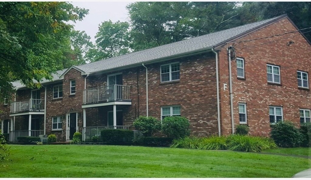 20 Kingswood Dr in Abington, MA - Foto de edificio