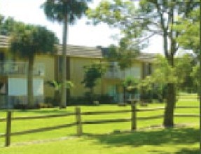 Green Tee Village in Ft. Myers, FL - Foto de edificio - Building Photo