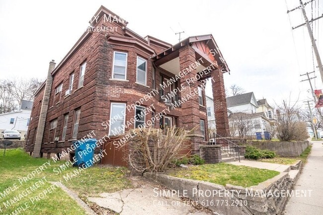610 Michigan St NE in Grand Rapids, MI - Building Photo - Building Photo