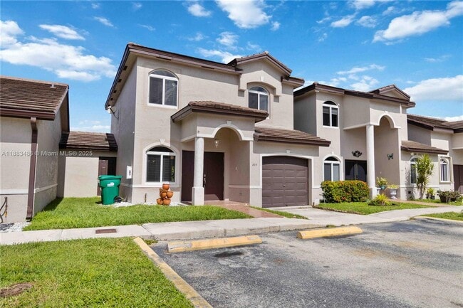 8431 NW 188th Terrace in Hialeah, FL - Building Photo - Building Photo