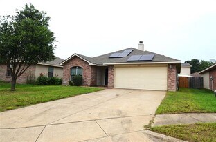 13227 Alsatian Ct in Dallas, TX - Building Photo