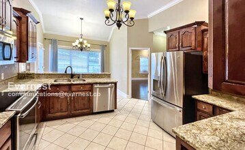 607 Castle Dr in Trenton, GA - Foto de edificio - Building Photo