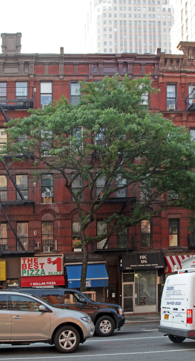 746 Ninth Ave in New York, NY - Foto de edificio - Building Photo