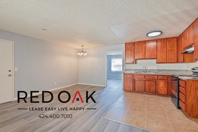 2448 N Eastern Ave, Unit 209 in Los Angeles, CA - Foto de edificio - Building Photo