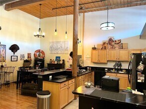 1117 Douglas Ave in Providence, RI - Foto de edificio - Building Photo