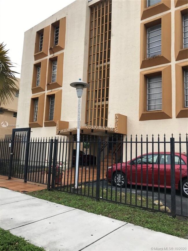 1620 SW 1st St-Unit -17 in Miami, FL - Foto de edificio - Building Photo