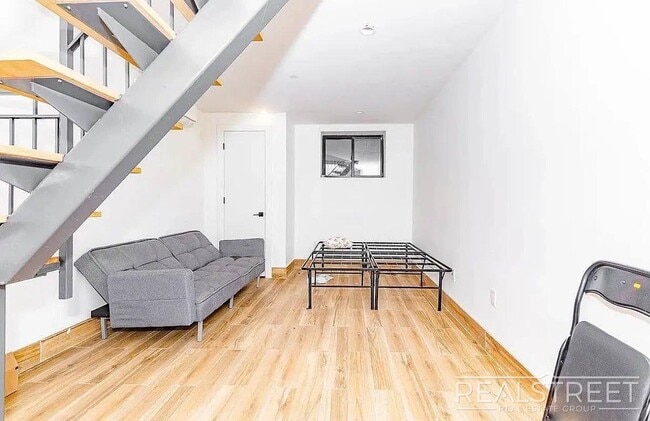 Putnam Avenue, Unit 1A in Brooklyn, NY - Foto de edificio - Building Photo