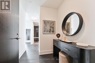 11-5011 Yorkville Ave in Toronto, ON - Building Photo - Building Photo