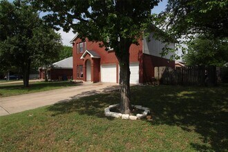 12302 Uttimer Ln in Austin, TX - Foto de edificio - Building Photo