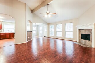 27 Orchid Grove Pl in Conroe, TX - Foto de edificio - Building Photo