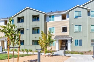 Arrive Paso Robles in Paso Robles, CA - Foto de edificio - Building Photo