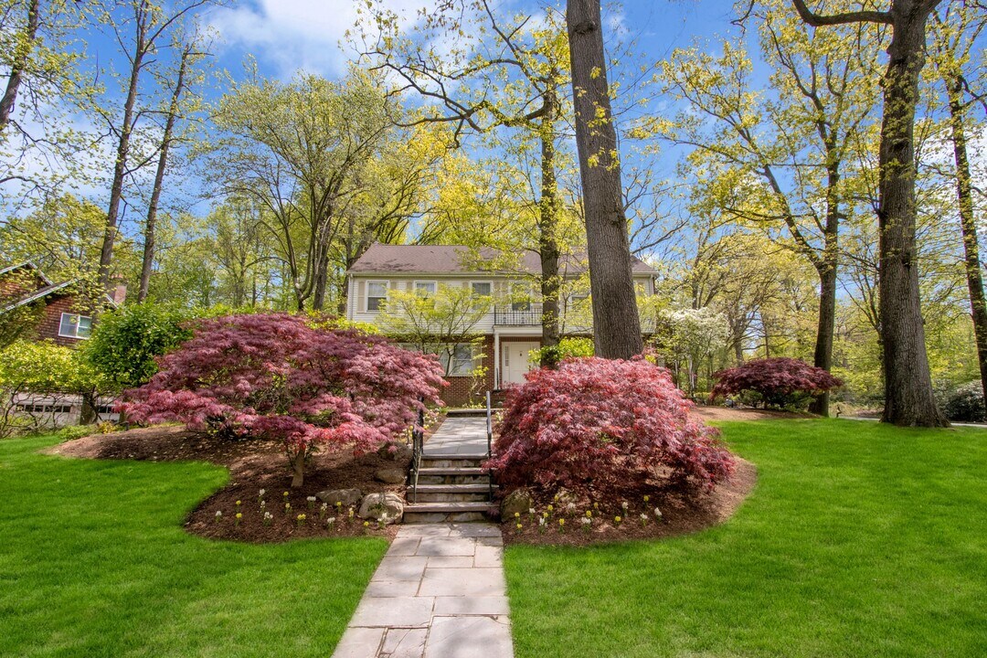 195 Elm Rd in Englewood, NJ - Building Photo