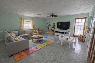 8075 SE Palm St in Hobe Sound, FL - Building Photo - Building Photo