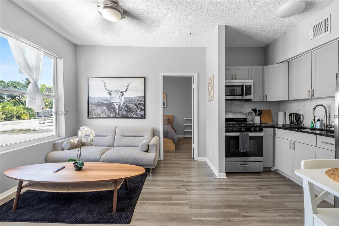 1320 Drexel Ave in Miami Beach, FL - Building Photo