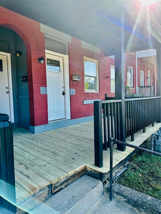 670 Middle Ave, Unit B First Floor