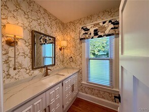 11 Sanger Ave in New Hartford, NY - Building Photo - Building Photo