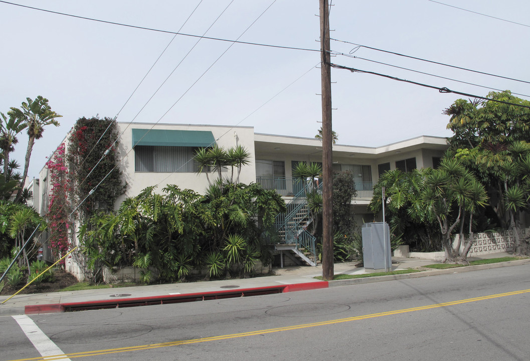 11955 Missouri Ave in Los Angeles, CA - Building Photo