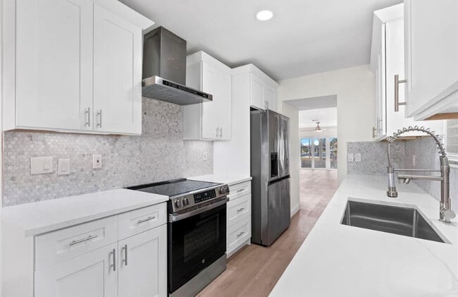 4448 Marine Pkwy in New Port Richey, FL - Building Photo - Building Photo