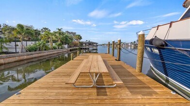 102 E Cir Dr in New Smyrna Beach, FL - Building Photo - Building Photo