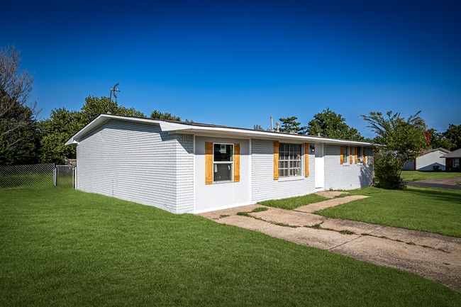 2301 NW 32nd St in Lawton, OK - Building Photo - Building Photo