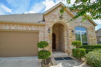 6411 Edinburgh Ct in Sugar Land, TX - Building Photo - Building Photo