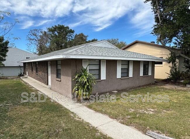 property at 2907 S Lincoln Ave
