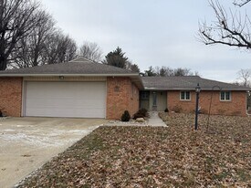 13900 W Raintree Ct in Daleville, IN - Building Photo