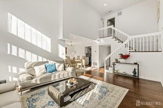 403 Willowbrook Dr in North Brunswick, NJ - Building Photo - Building Photo