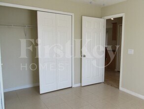 1810 NW 21st Terrace in Cape Coral, FL - Foto de edificio - Building Photo