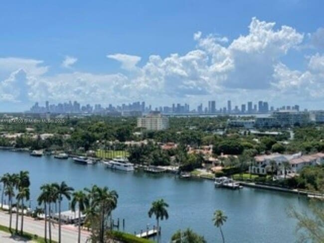 5001 Collins Ave in Miami Beach, FL - Building Photo - Building Photo