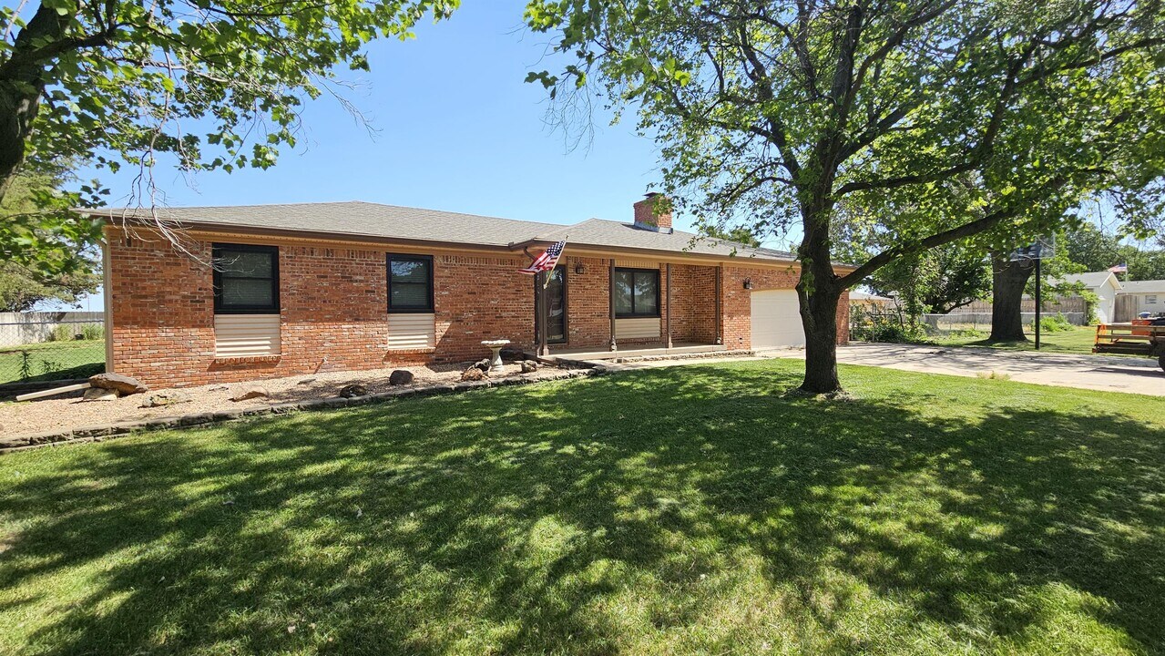 11904 W Cedar Ln in Maize, KS - Building Photo