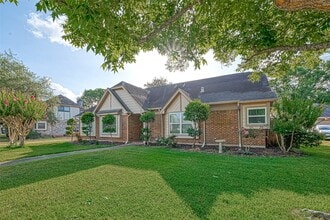 2438 Hodges Bend Cir in Sugar Land, TX - Building Photo - Building Photo