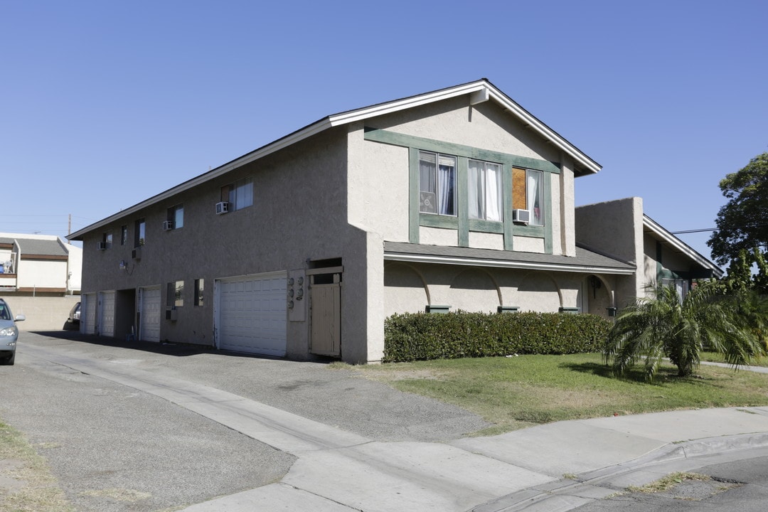 10571 Torrington Cor in Westminster, CA - Foto de edificio